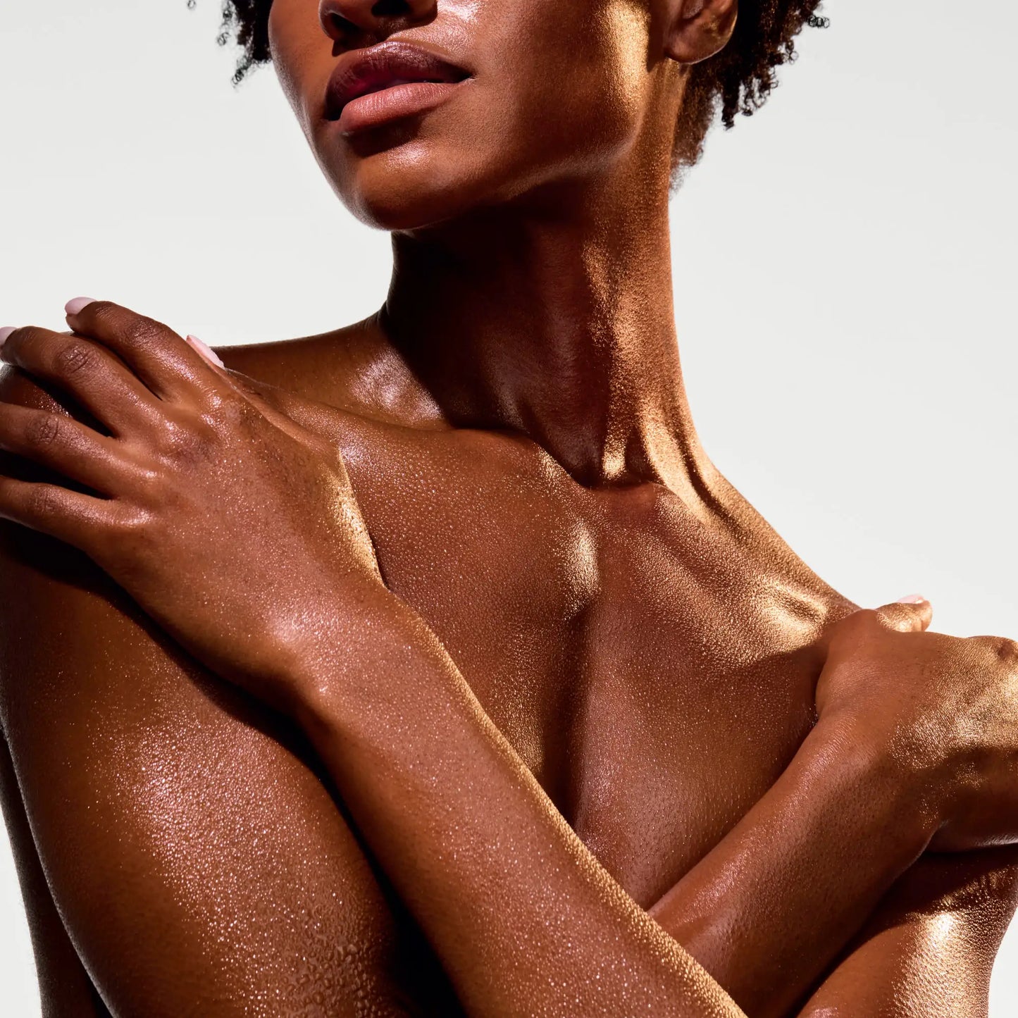 the-glow-getter-multi-oil-body-scrub-b8 NATR-40028-Alt-Image-The_Glow_Getter_Multi-Oil_Body_Scrub-06_1.webp